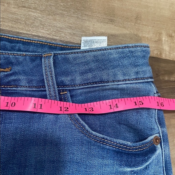 Old Navy Women's Straight Leg Blue Jeans - Picture 5 of 7